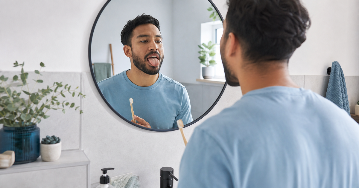 Langue blanche : causes, gestes utiles et signes d’alerte